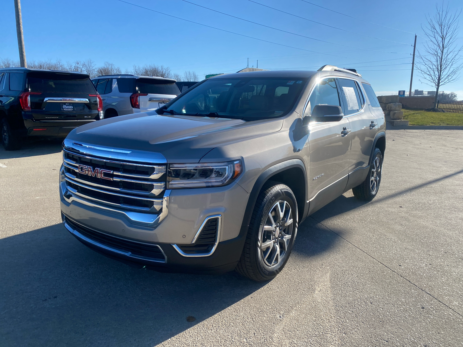 2022 GMC Acadia SLE 2