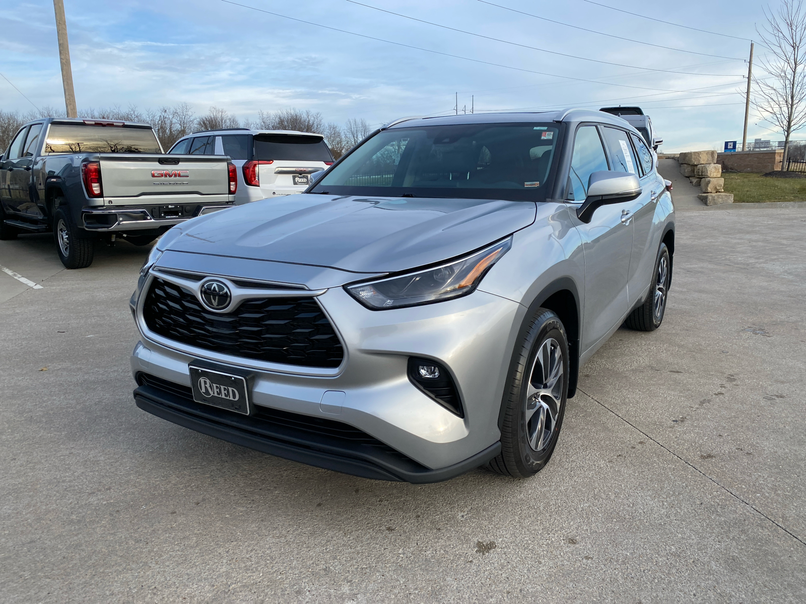 2022 Toyota Highlander XLE 2