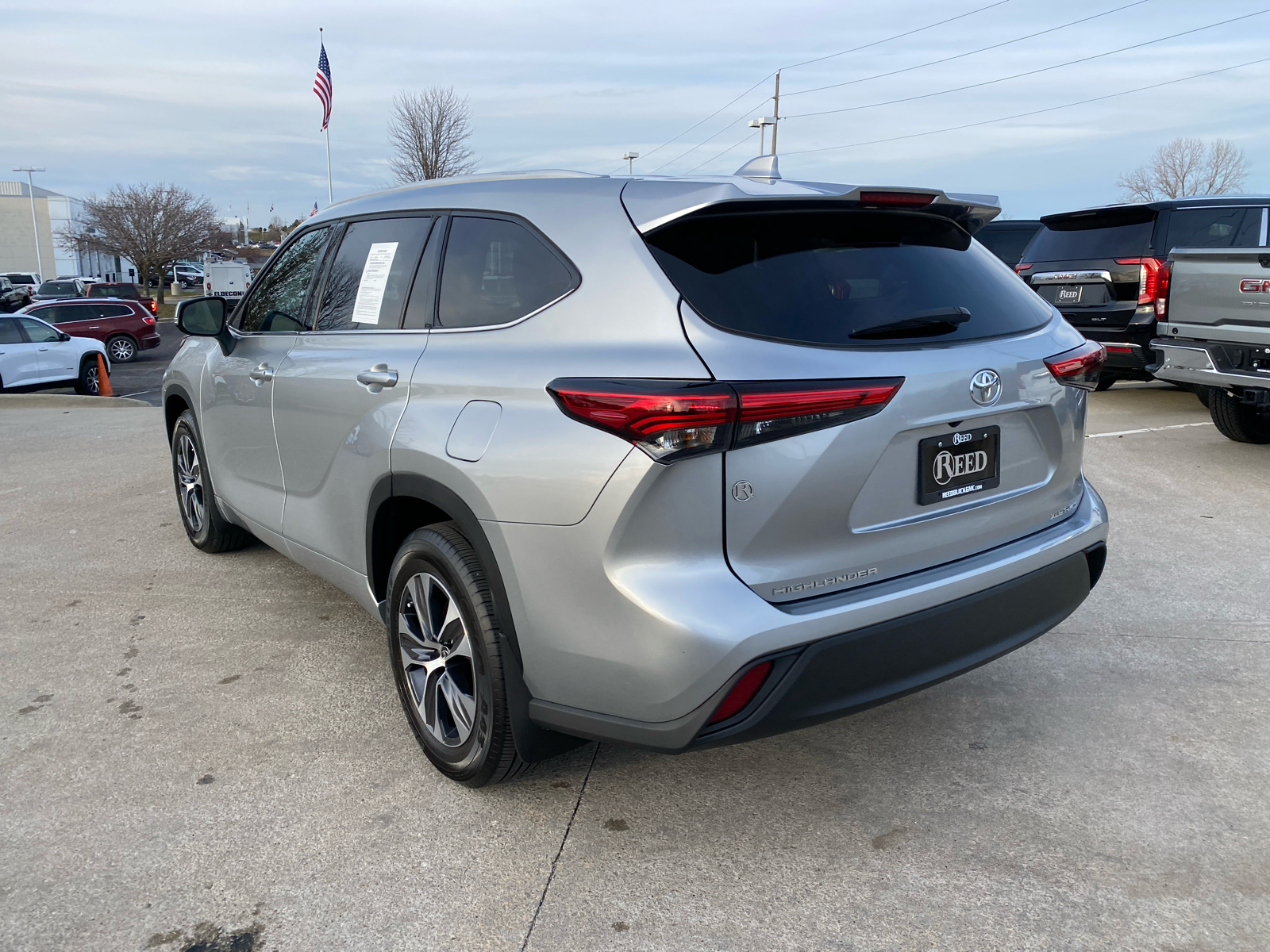 2022 Toyota Highlander XLE 8