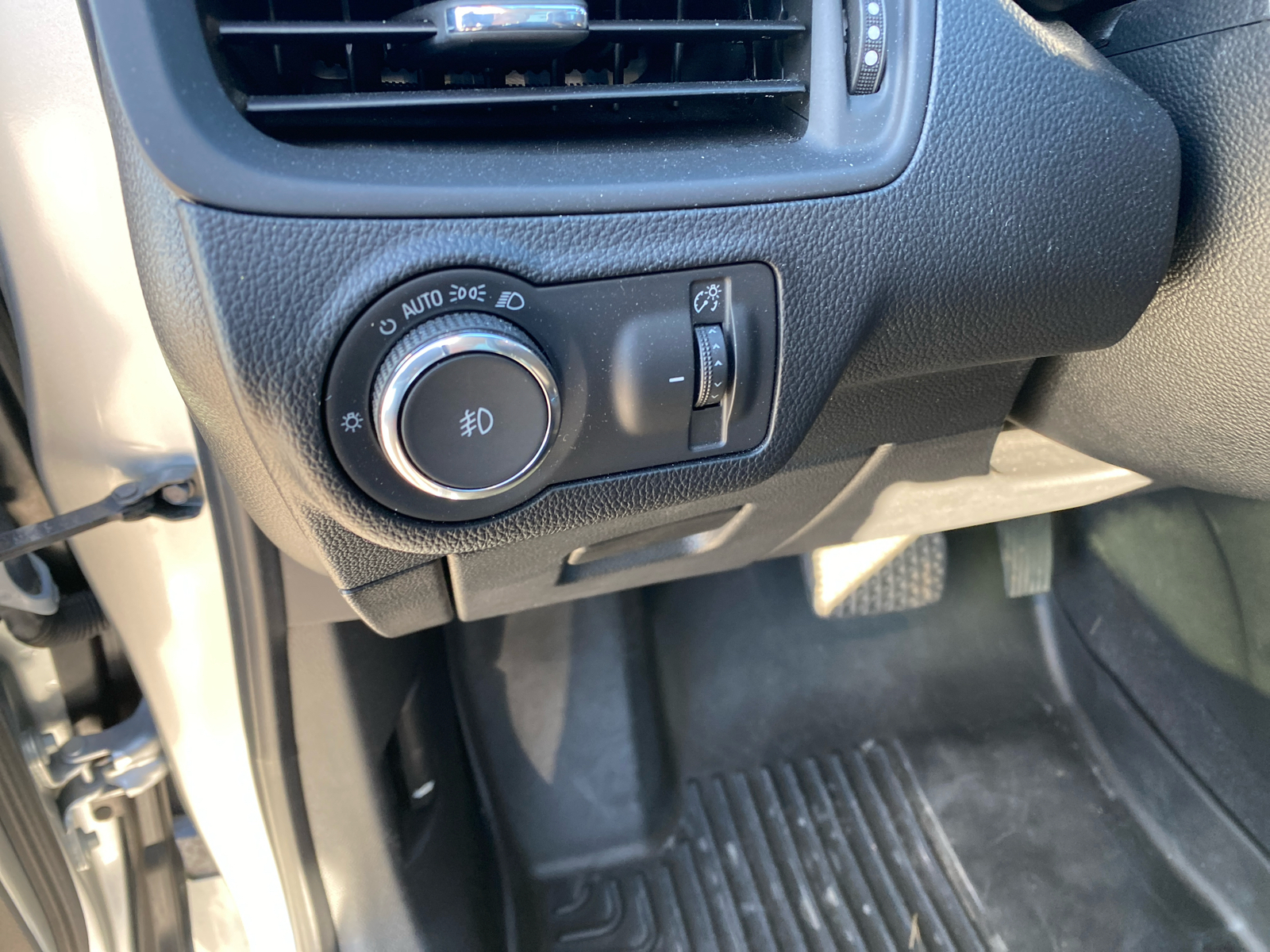 2019 Buick Envision Essence 16