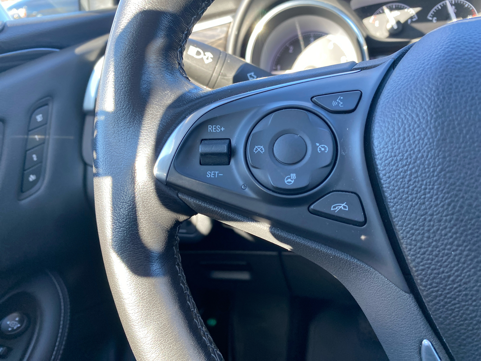 2019 Buick Envision Essence 18