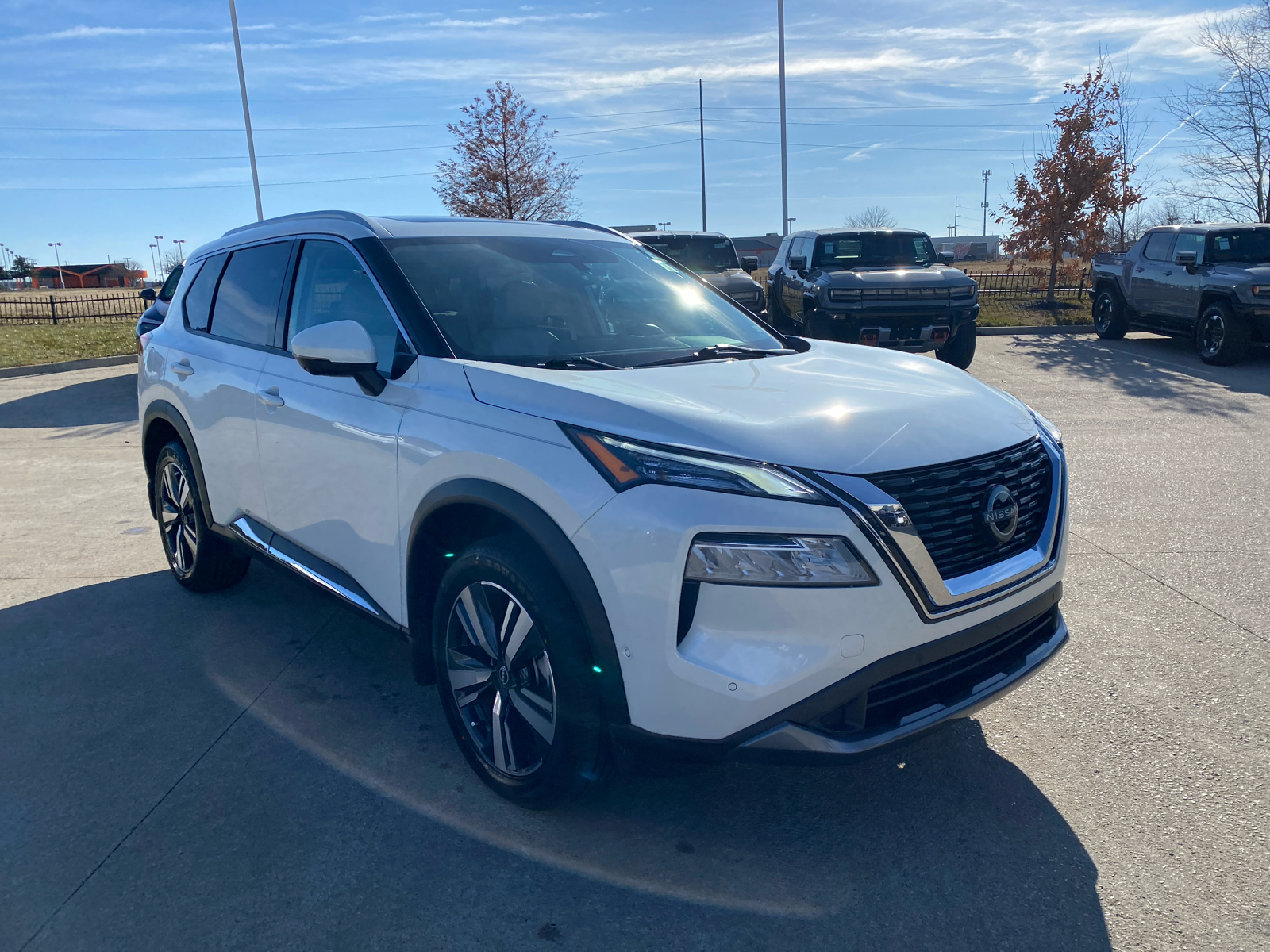 2023 Nissan Rogue SL 4