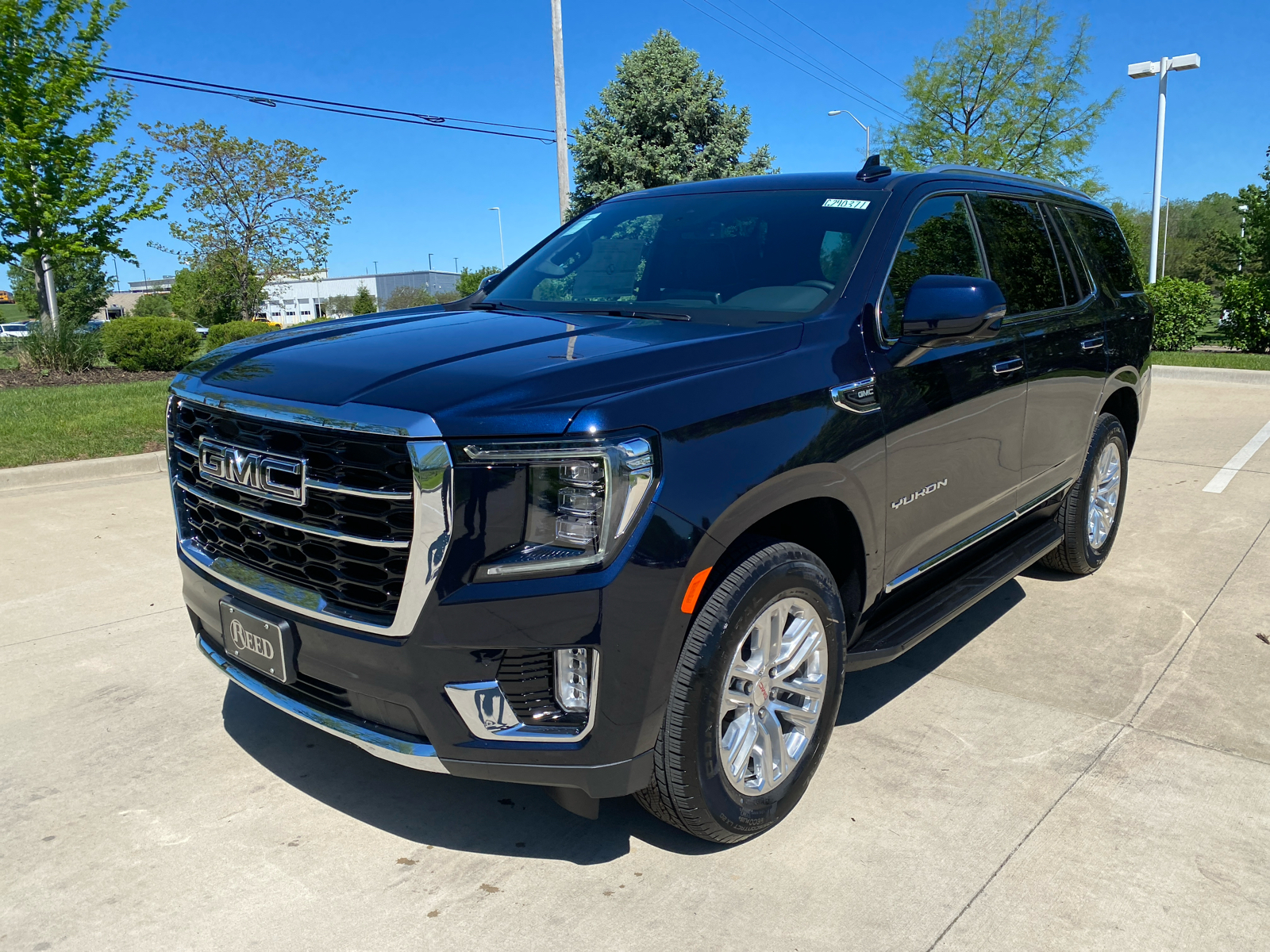 2024 GMC Yukon SLT 2