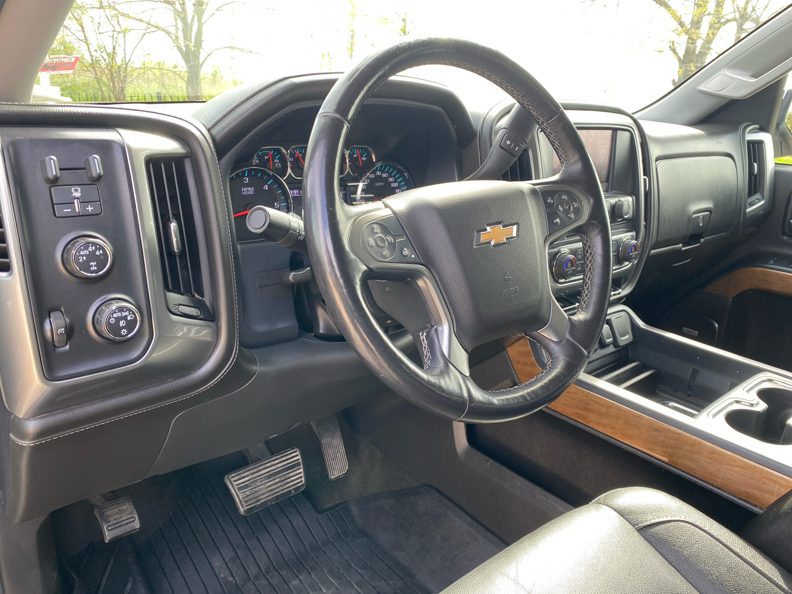2015 Chevrolet Silverado 1500 LTZ 4WD Crew Cab 143.5 13
