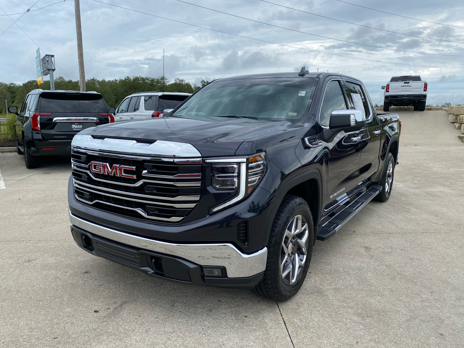 2023 GMC Sierra 1500 SLT 4WD Crew Cab 147 2