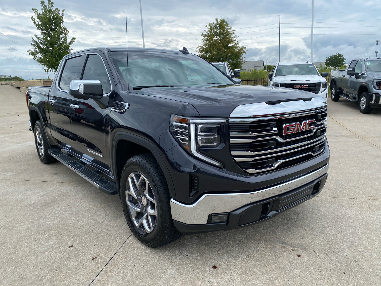 2023 GMC Sierra 1500 SLT 4WD Crew Cab 147 4