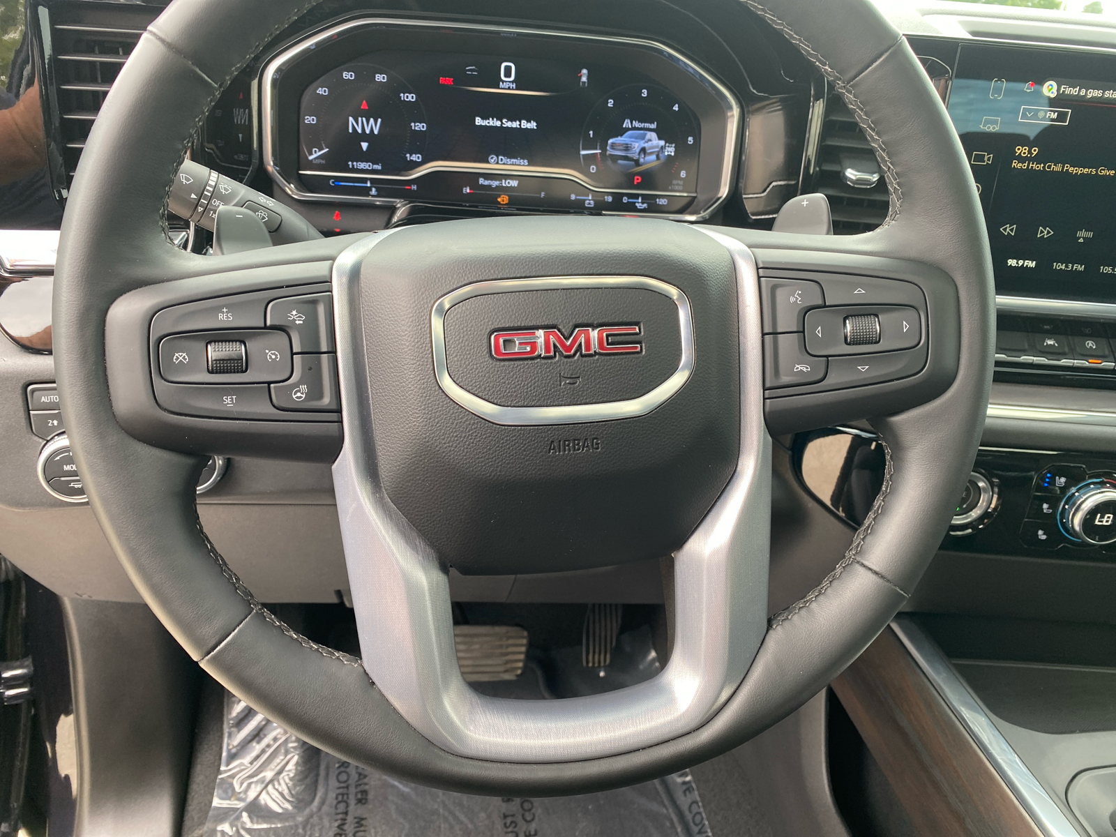 2023 GMC Sierra 1500 SLT 4WD Crew Cab 147 17