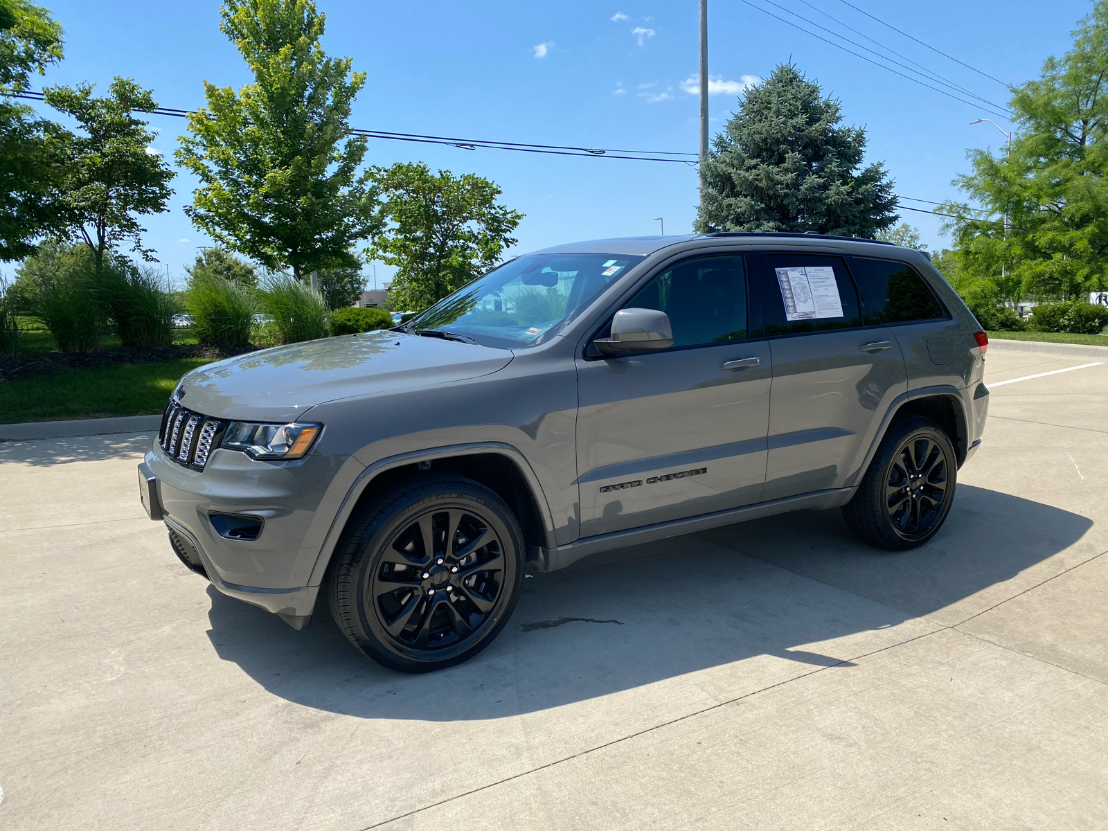 2019 Jeep Grand Cherokee Altitude 1