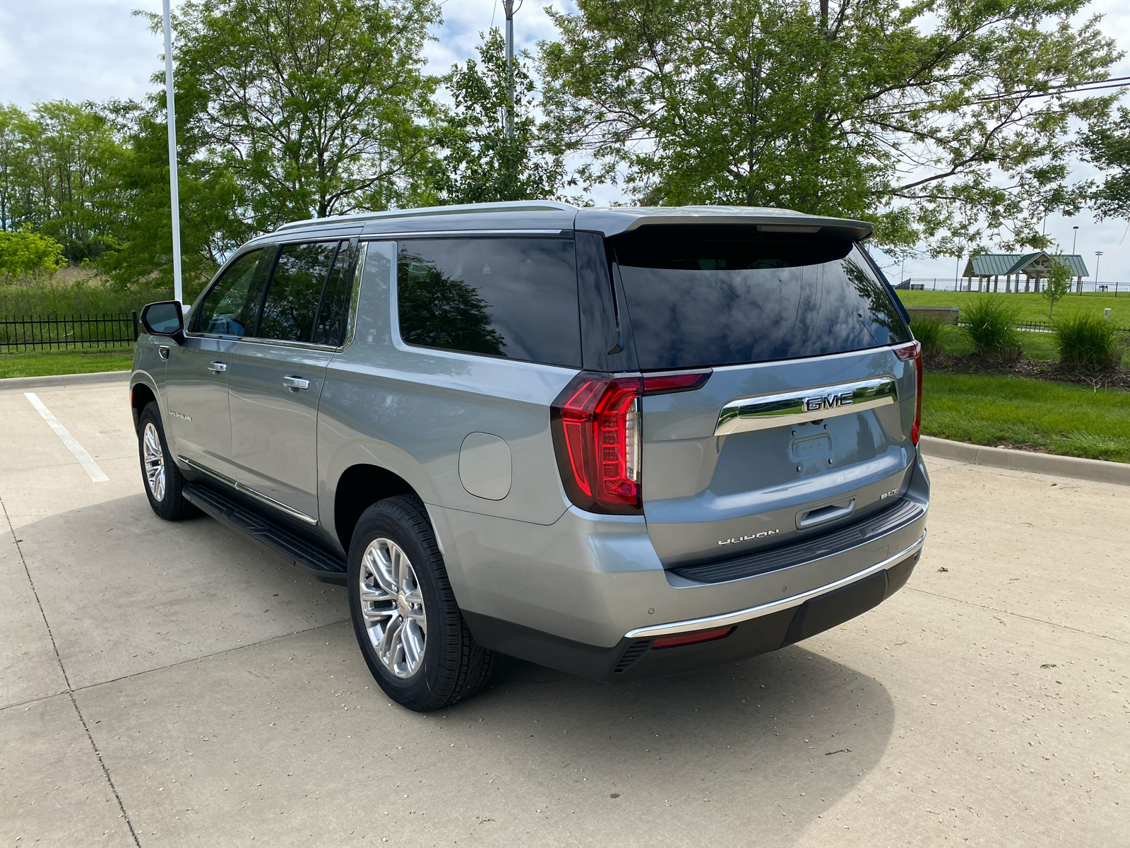 2024 GMC Yukon XL SLT 8