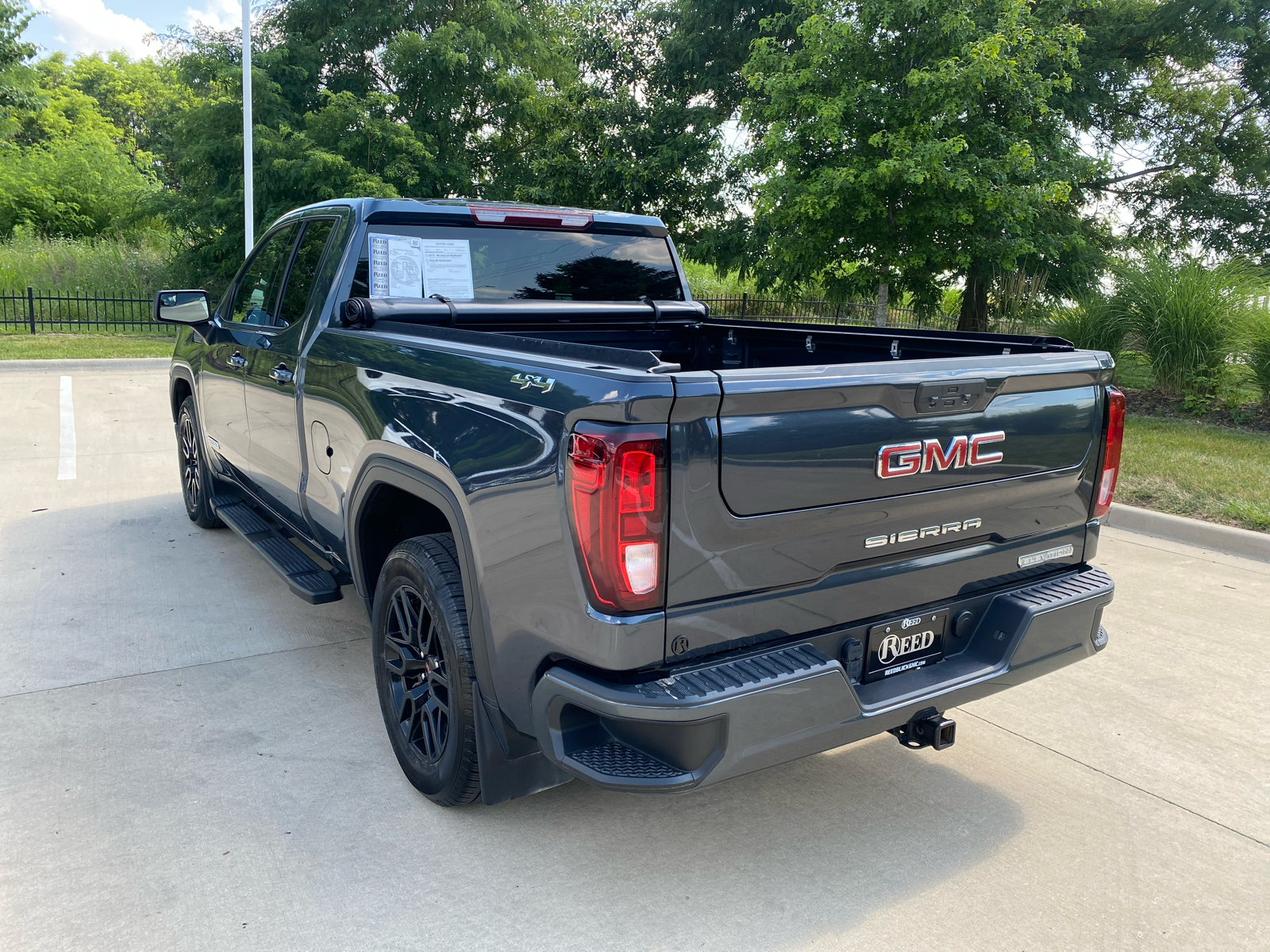 2022 GMC Sierra 1500 Limited Elevation 4WD Double Cab 147 8