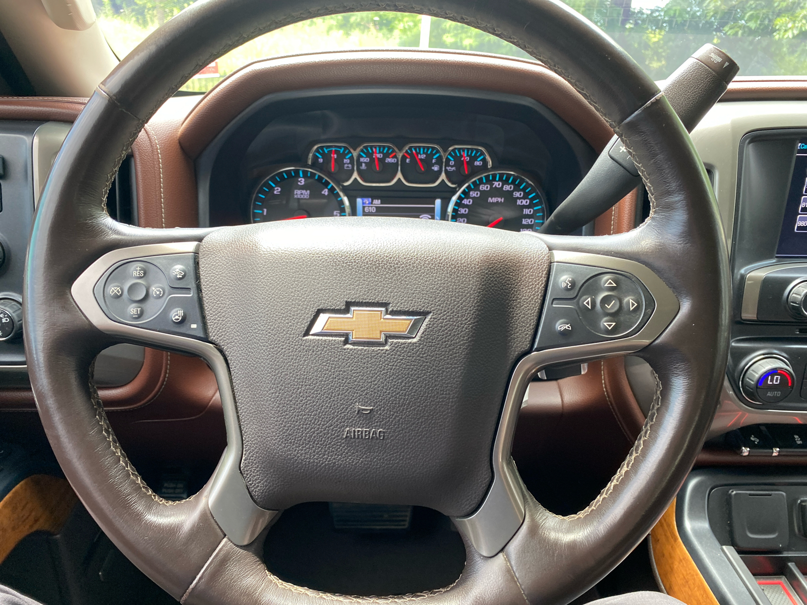 2015 Chevrolet Silverado 1500 High Country 4WD Crew Cab 143.5 15