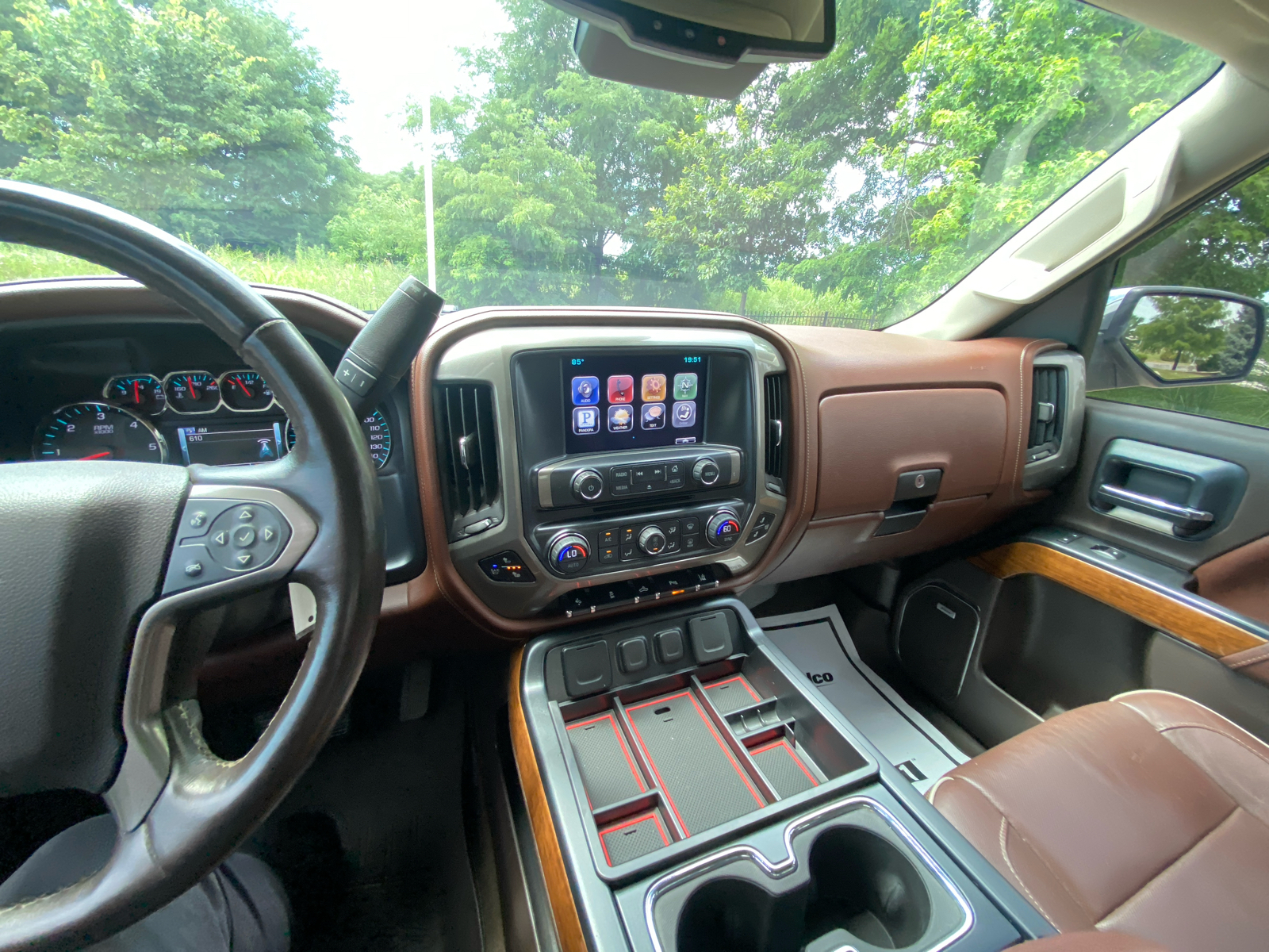 2015 Chevrolet Silverado 1500 High Country 4WD Crew Cab 143.5 20
