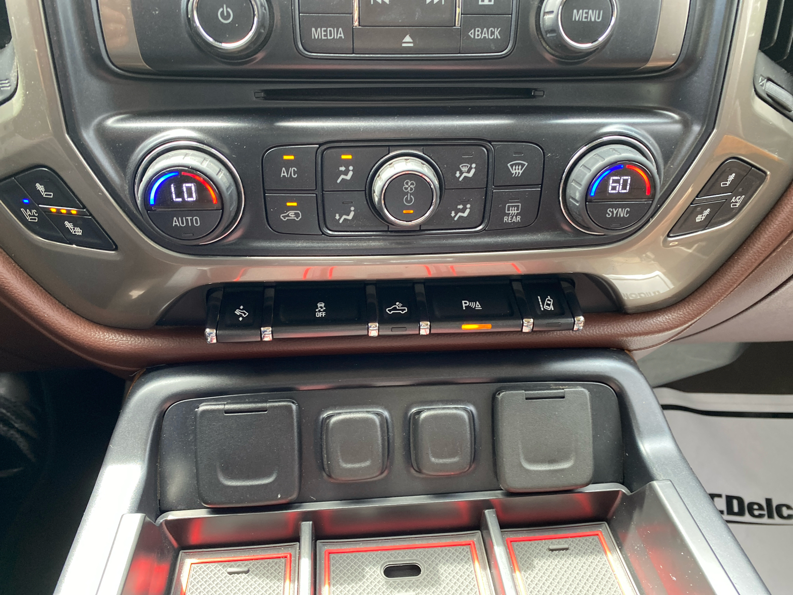 2015 Chevrolet Silverado 1500 High Country 4WD Crew Cab 143.5 25