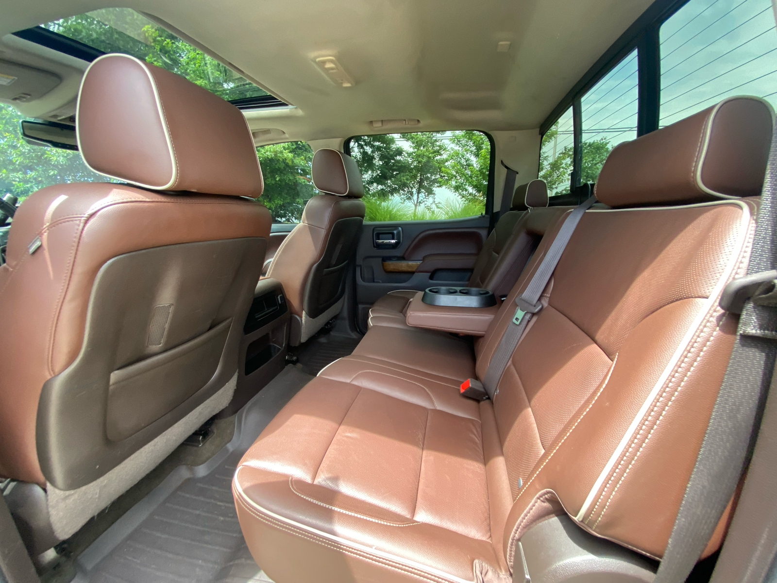 2015 Chevrolet Silverado 1500 High Country 4WD Crew Cab 143.5 29