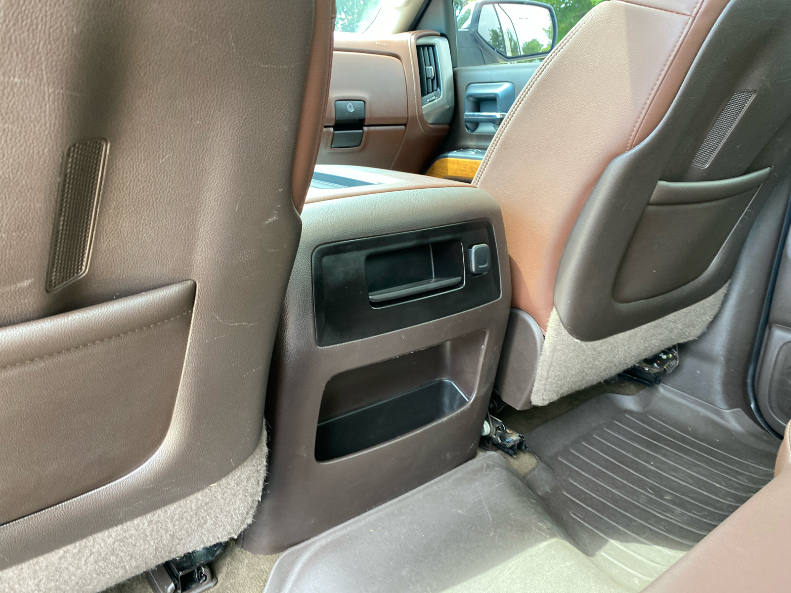 2015 Chevrolet Silverado 1500 High Country 4WD Crew Cab 143.5 30