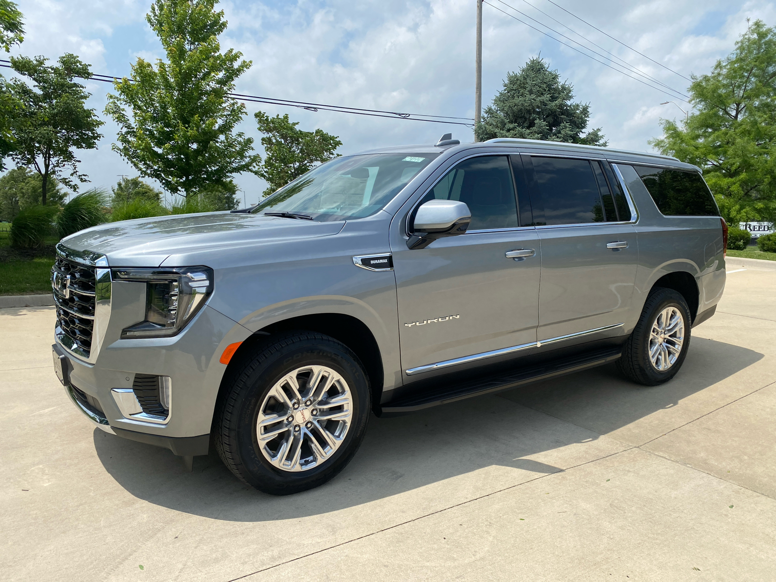 2024 GMC Yukon XL SLT 1