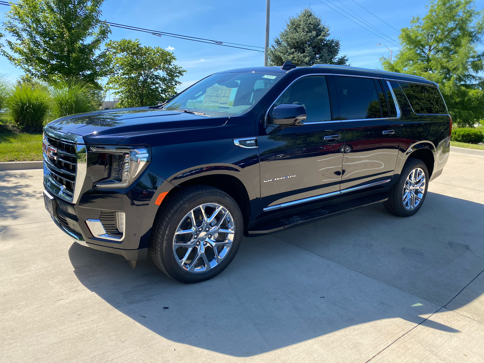 2024 GMC Yukon XL SLT 1