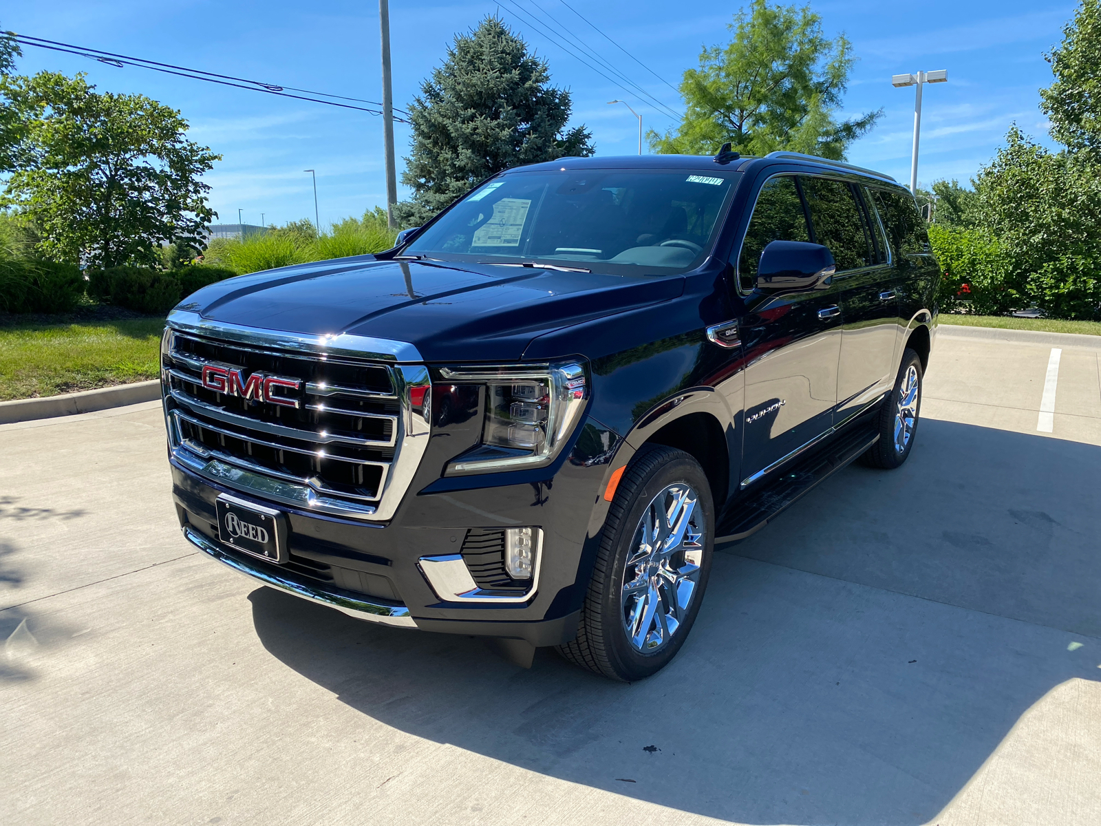 2024 GMC Yukon XL SLT 2