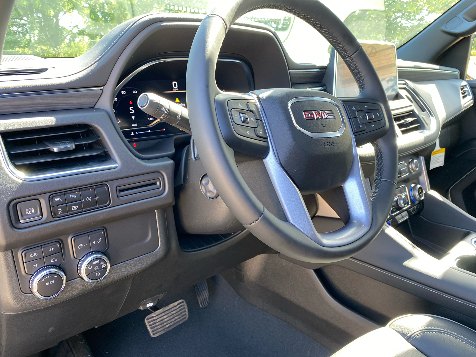 2024 GMC Yukon XL SLT 13