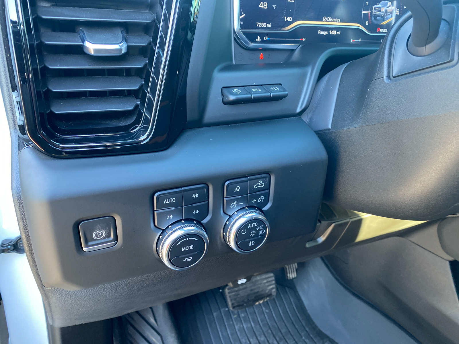 2024 GMC Sierra 2500HD AT4 4WD Crew Cab 159 16