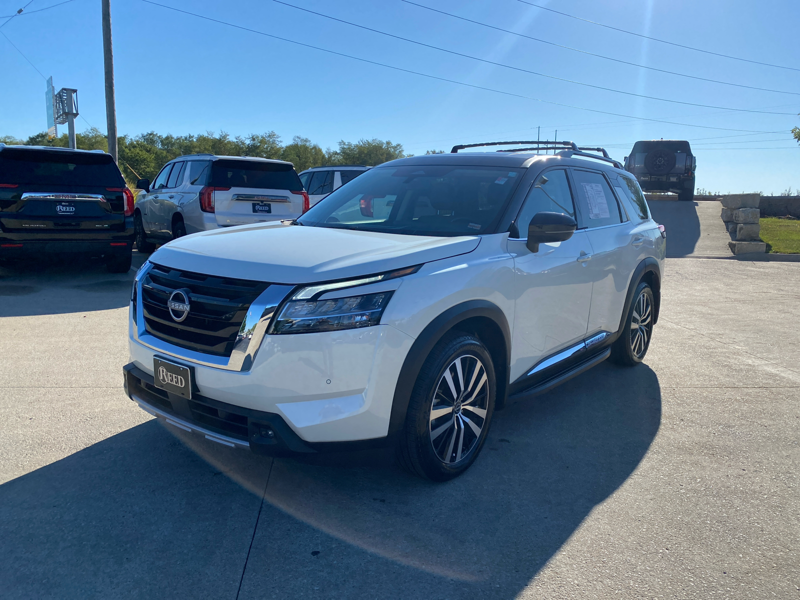 2024 Nissan Pathfinder Platinum 2