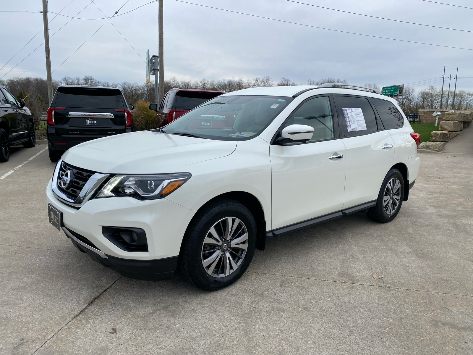 2020 Nissan Pathfinder SL 1