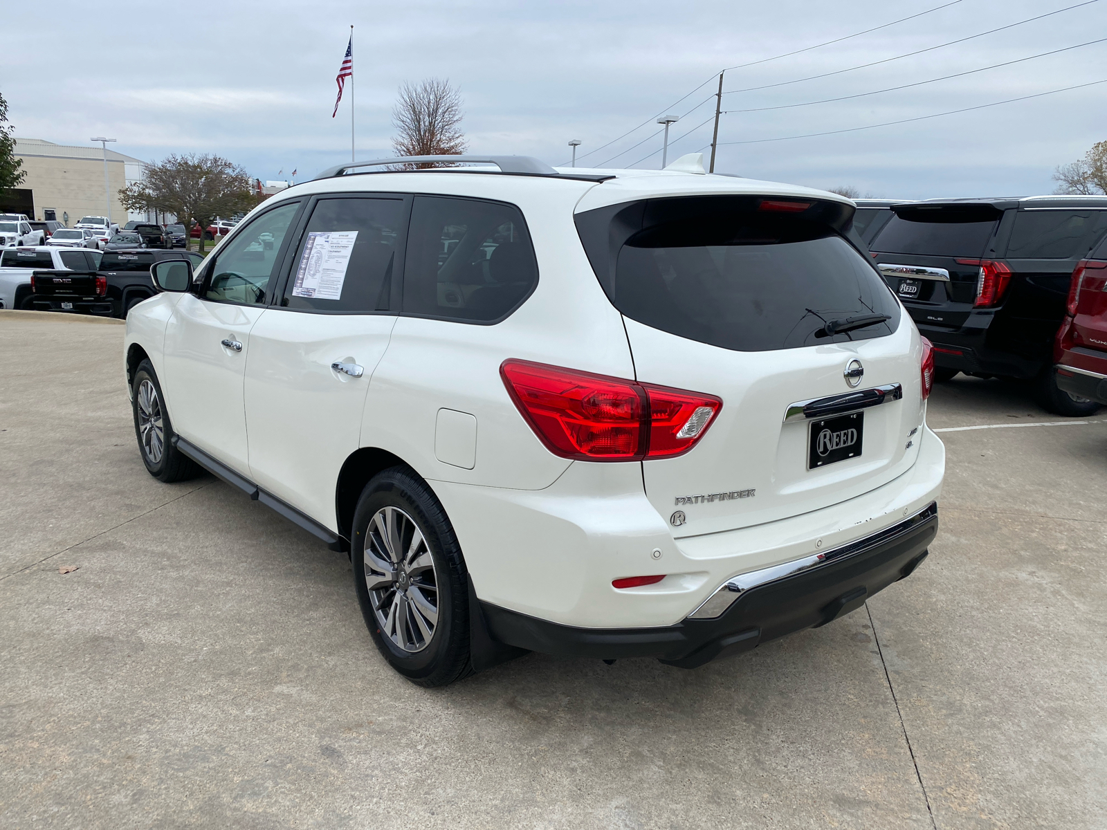 2020 Nissan Pathfinder SL 8