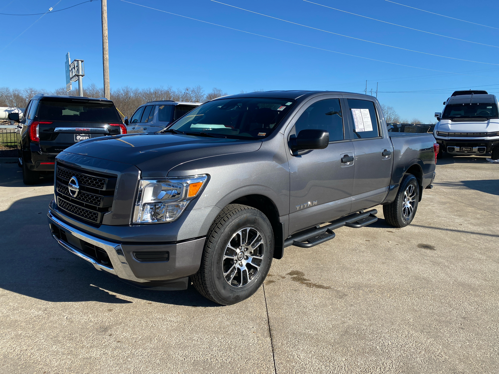 2022 Nissan Titan SV 4x4 Crew Cab 1