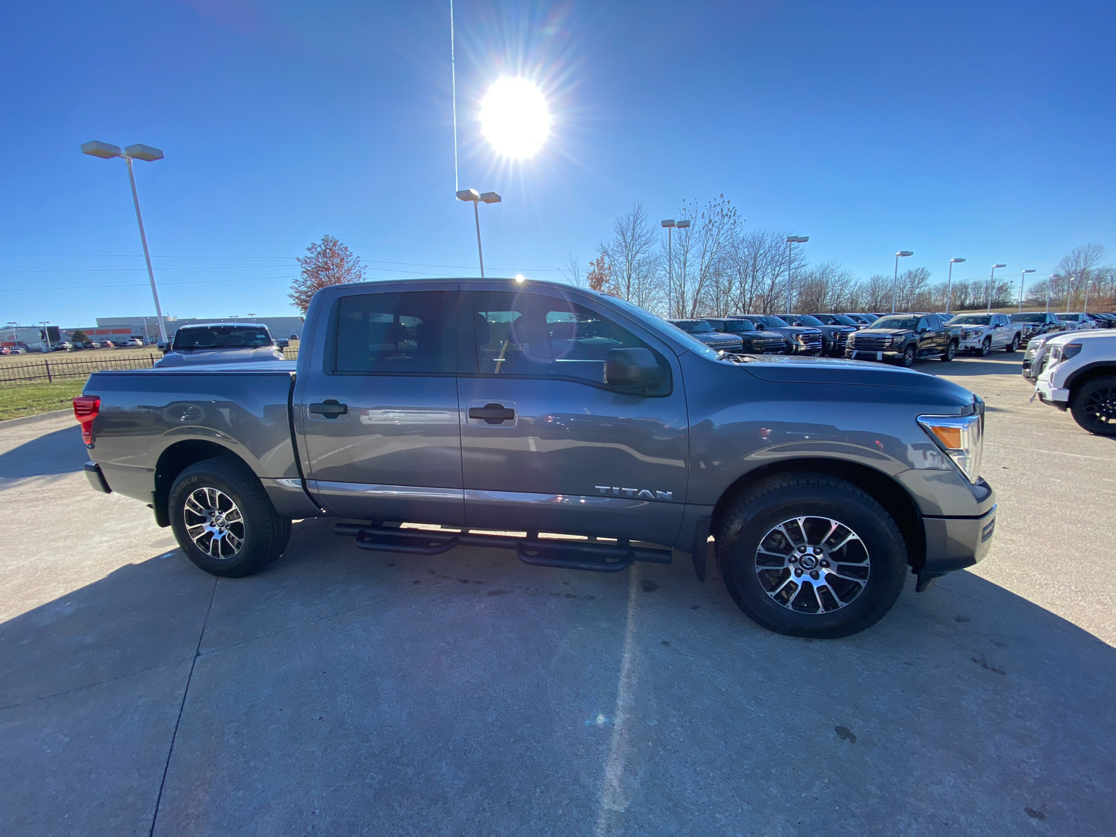 2022 Nissan Titan SV 4x4 Crew Cab 5