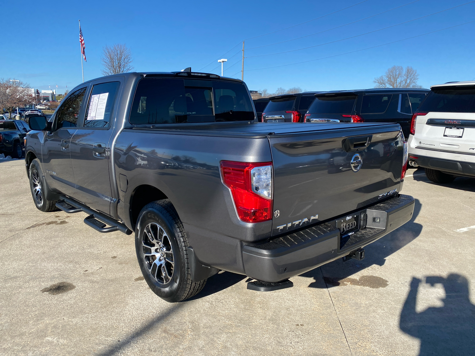 2022 Nissan Titan SV 4x4 Crew Cab 8