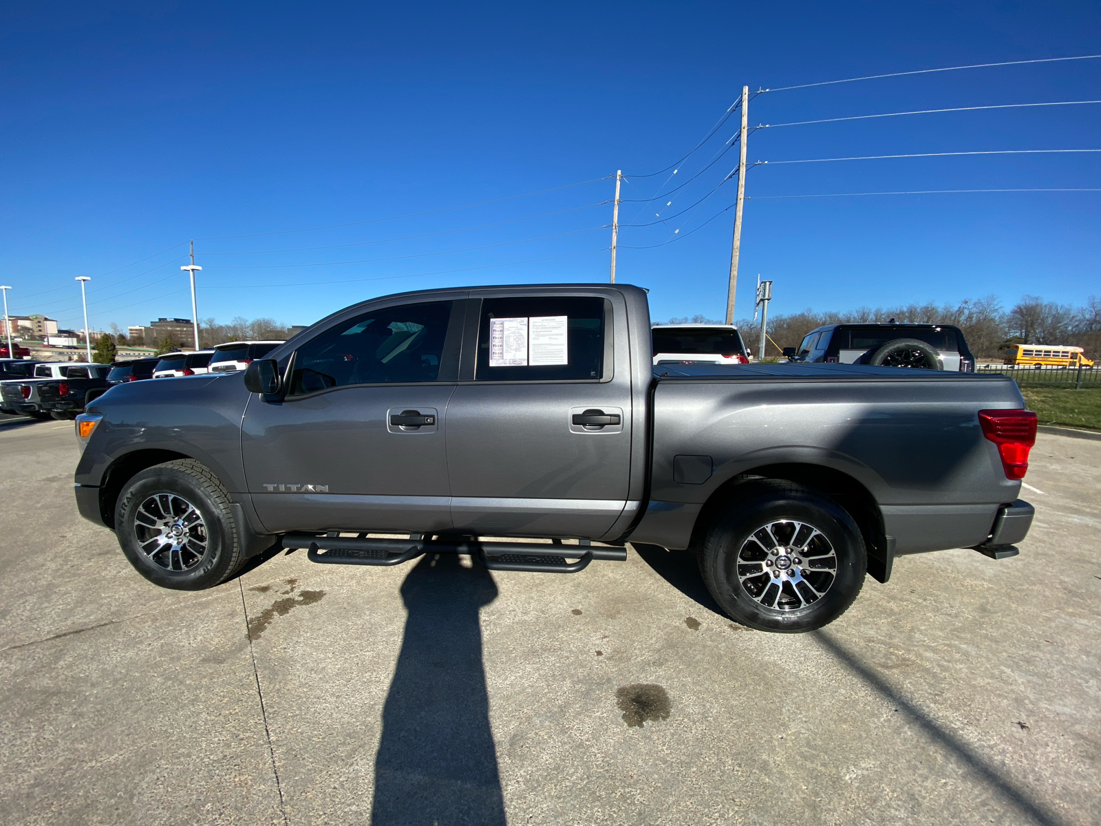 2022 Nissan Titan SV 4x4 Crew Cab 9