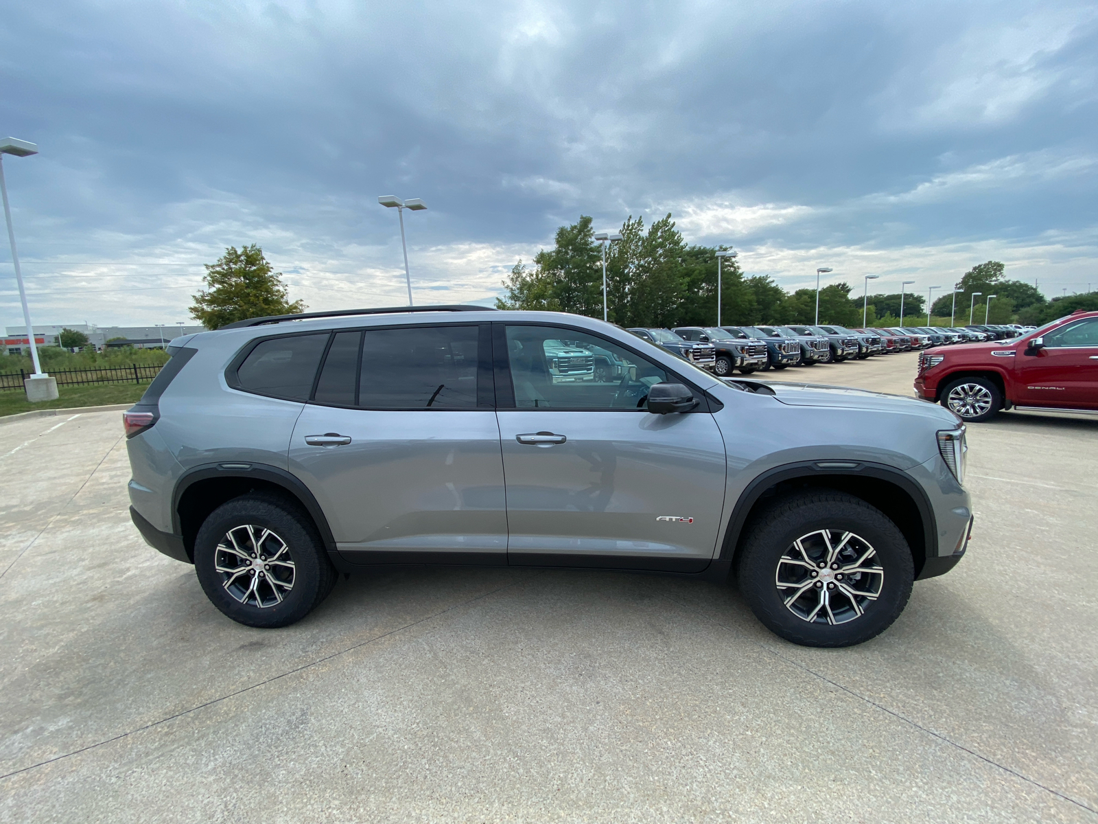 2024 GMC Acadia AWD AT4 5