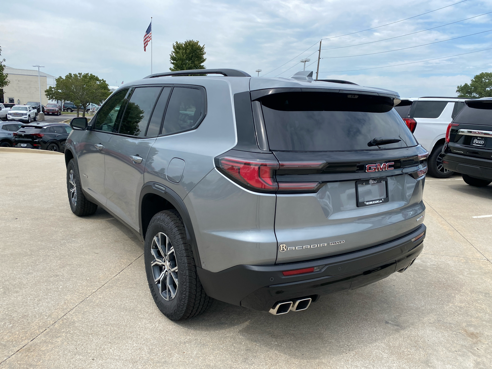 2024 GMC Acadia AWD AT4 8