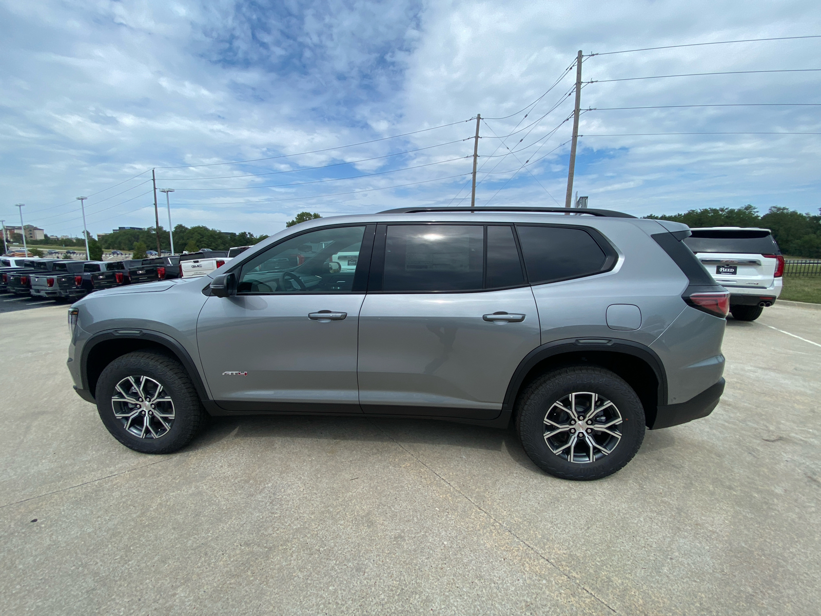 2024 GMC Acadia AWD AT4 9