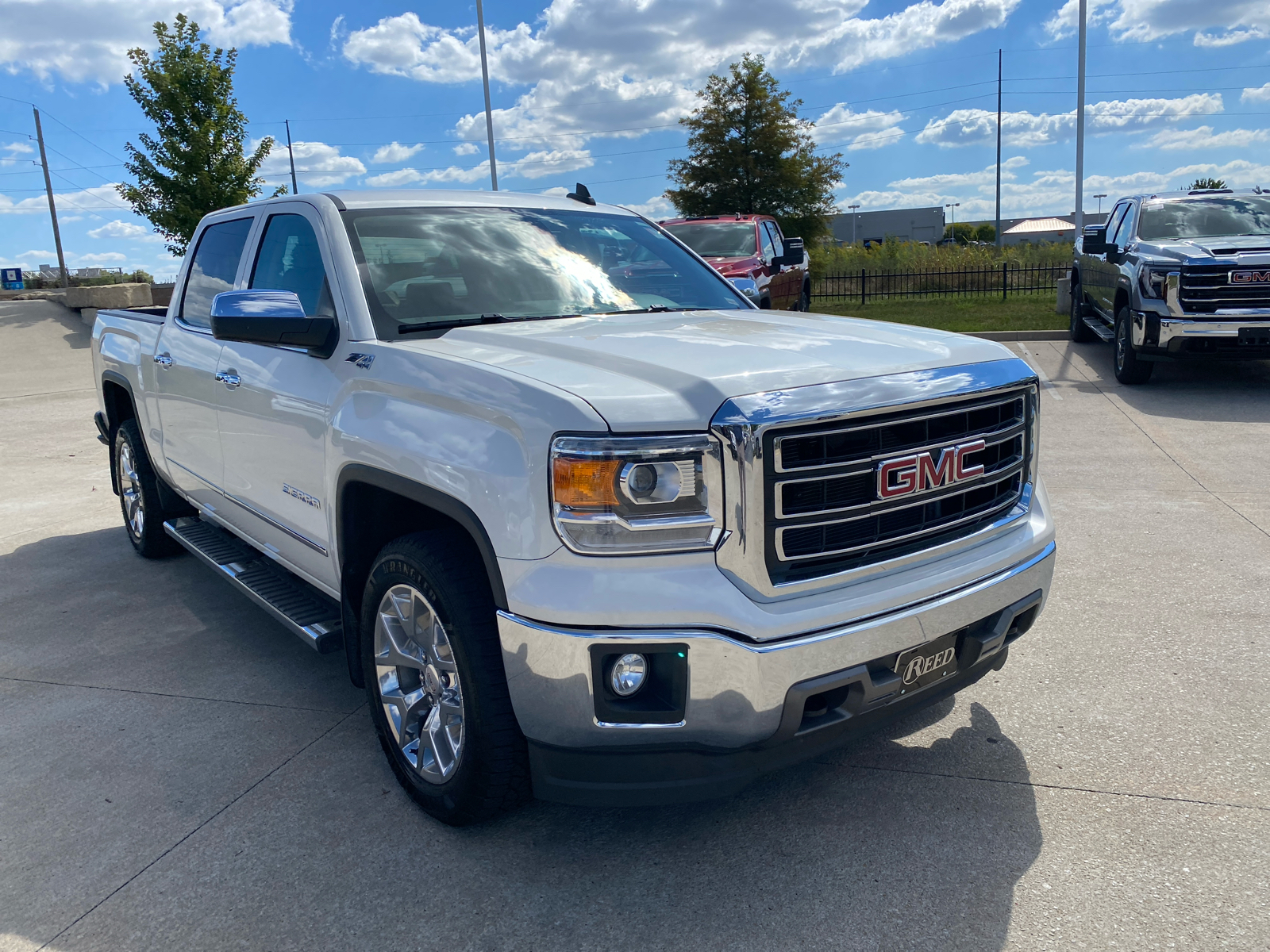 2015 GMC Sierra 1500 SLT 4WD Crew Cab 143.5 4