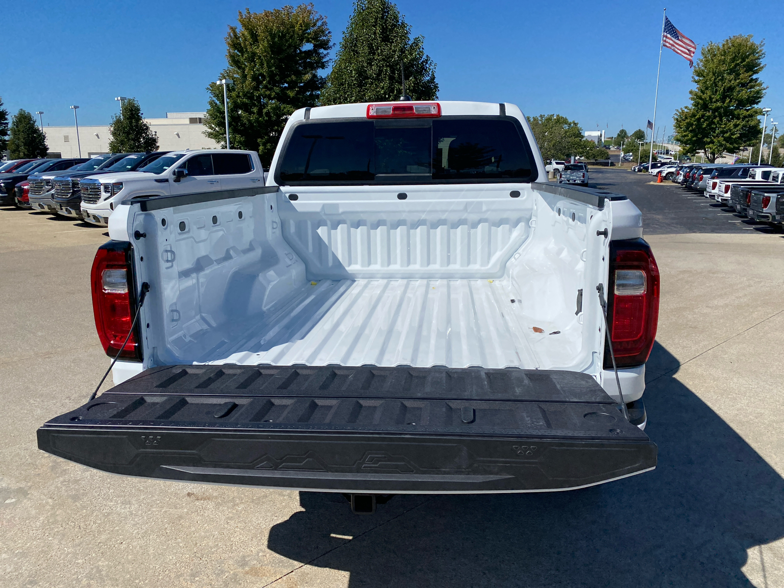 2024 GMC Canyon 4WD AT4 Crew Cab 32