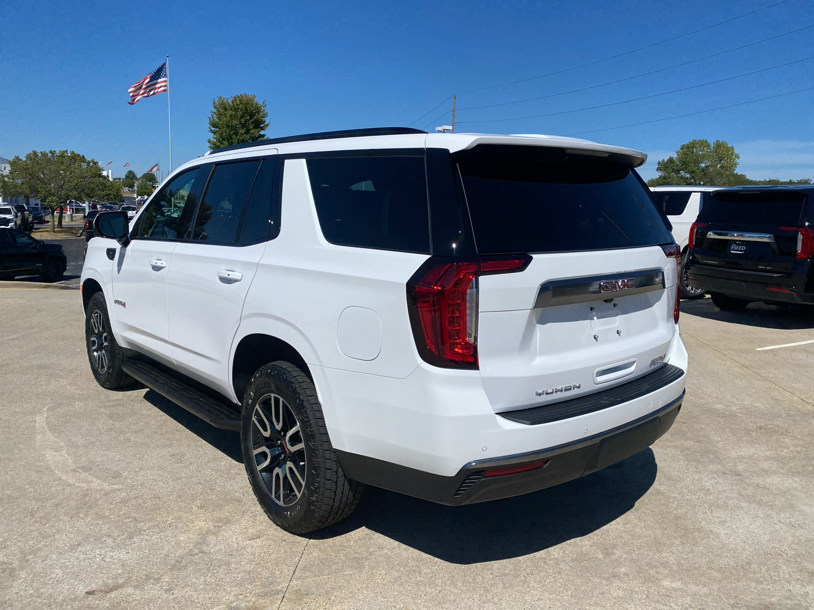 2024 GMC Yukon AT4 8