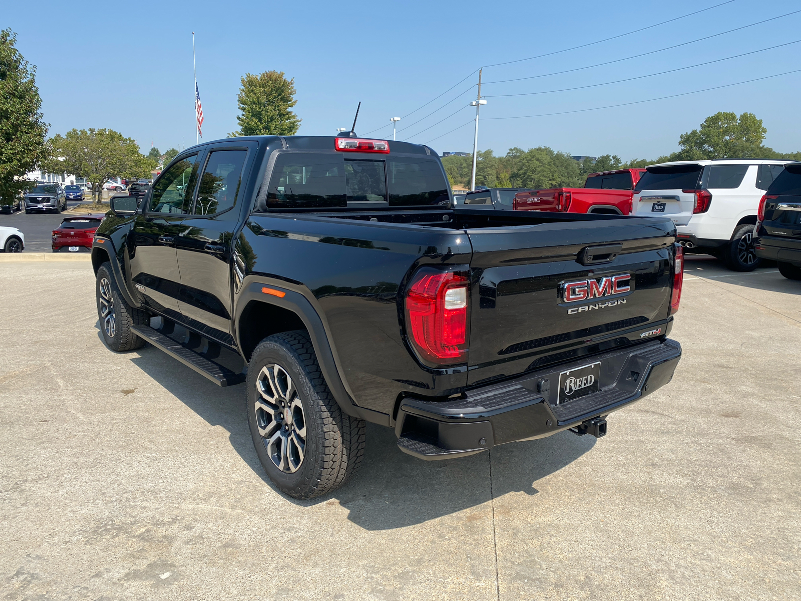 2024 GMC Canyon 4WD AT4 Crew Cab 8