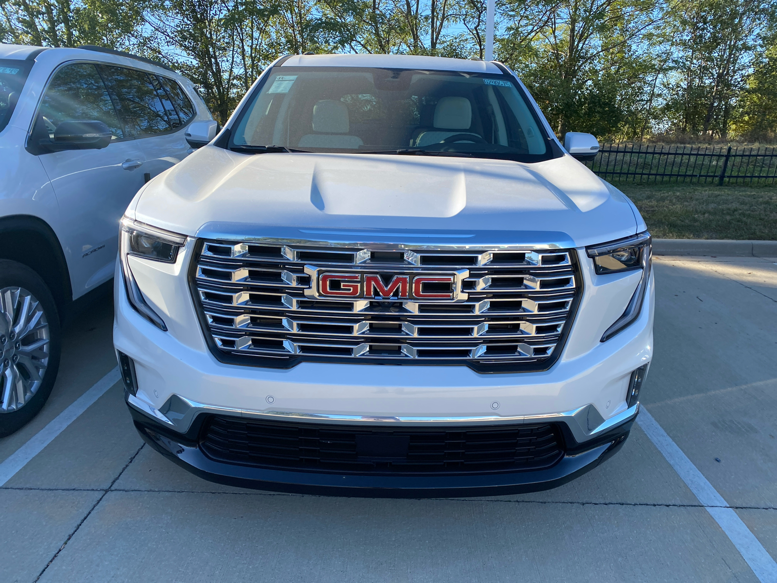 2024 GMC Acadia AWD Denali 2