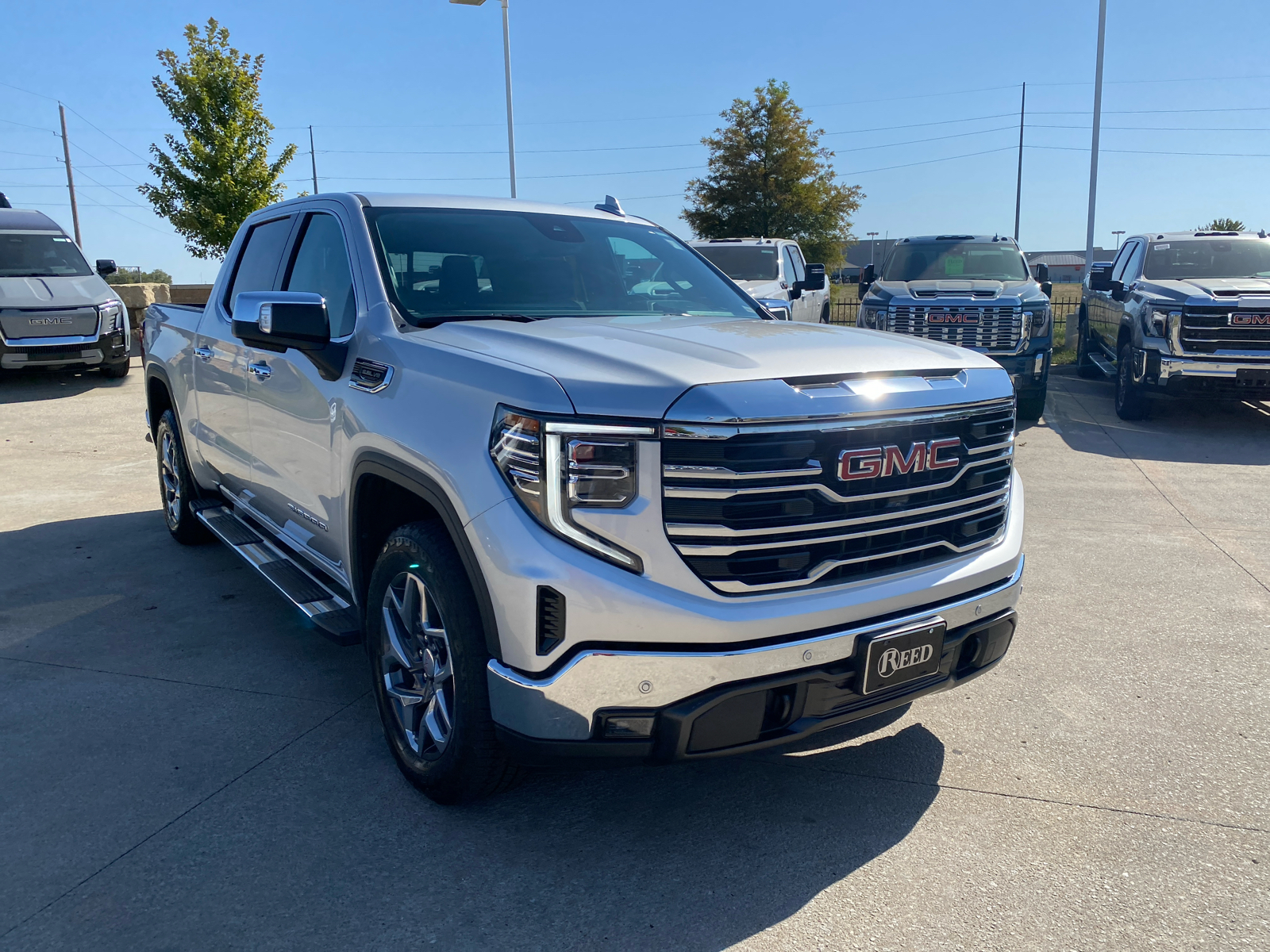 2022 GMC Sierra 1500 SLT 4WD Crew Cab 147 4