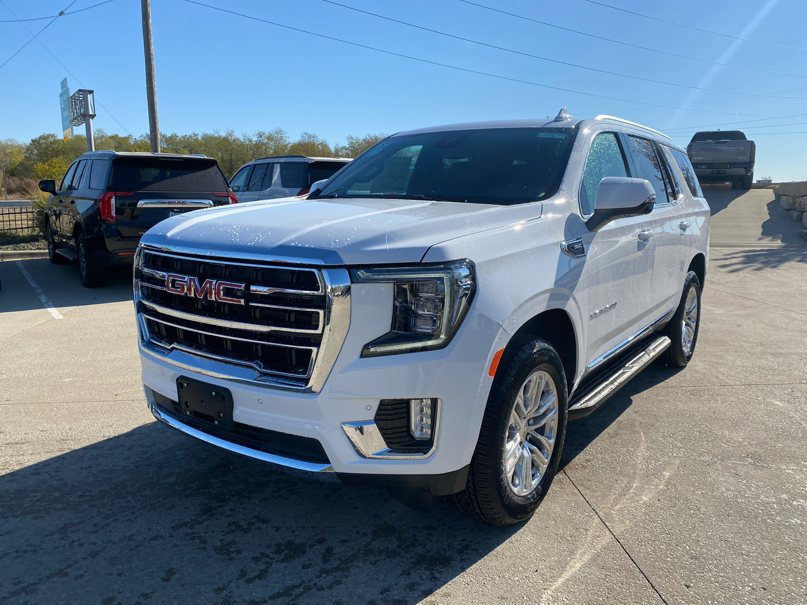 2024 GMC Yukon SLT 2