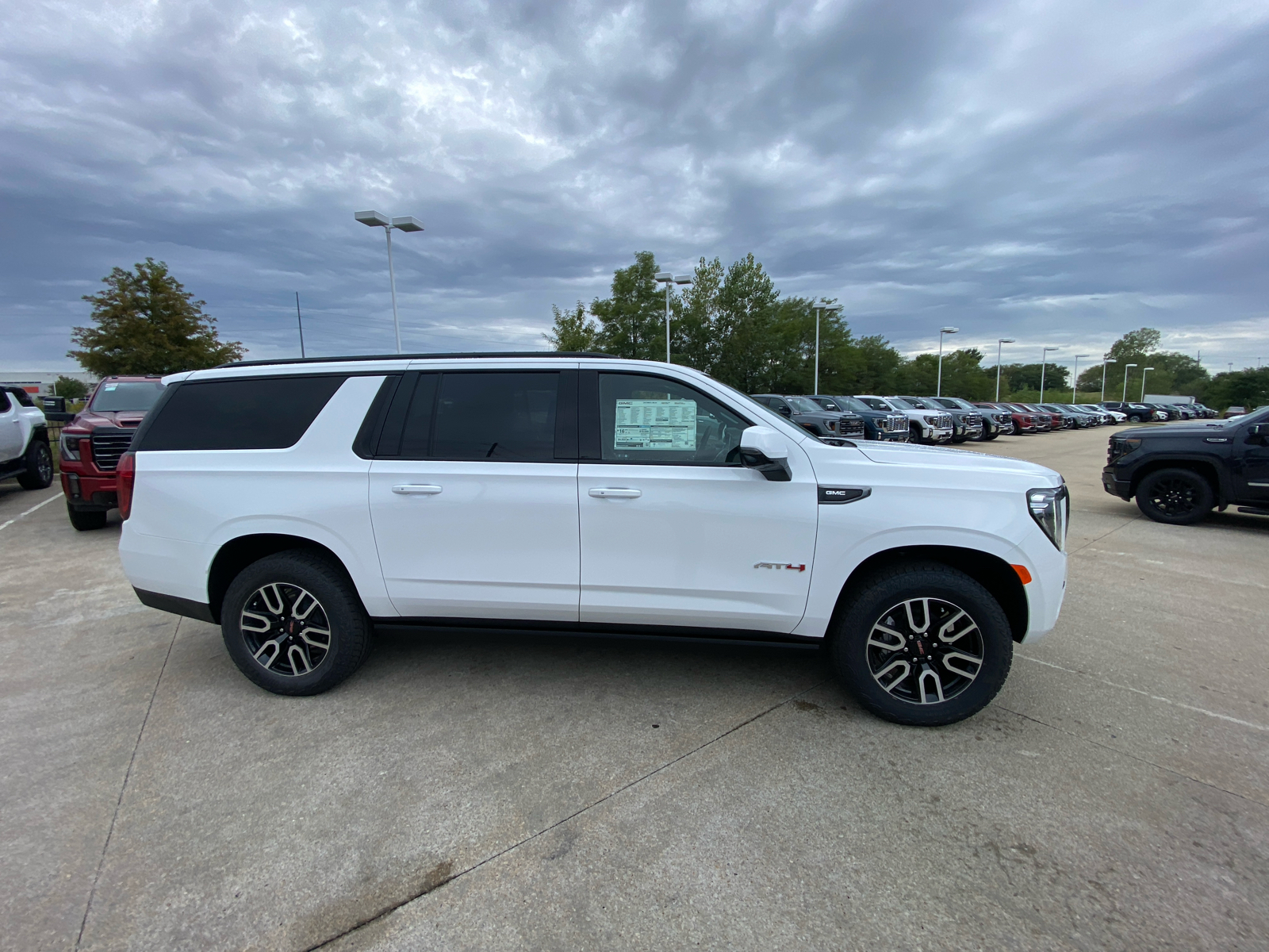 2024 GMC Yukon XL AT4 5