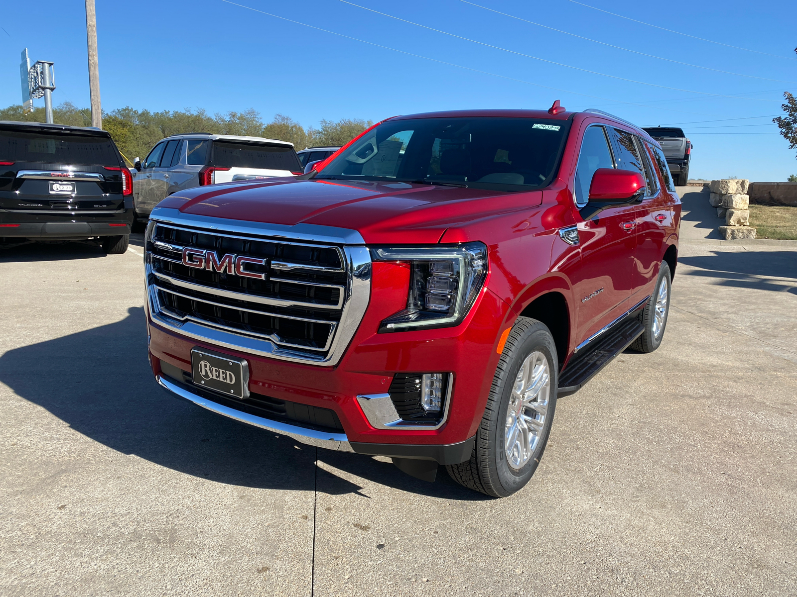 2024 GMC Yukon SLT 2