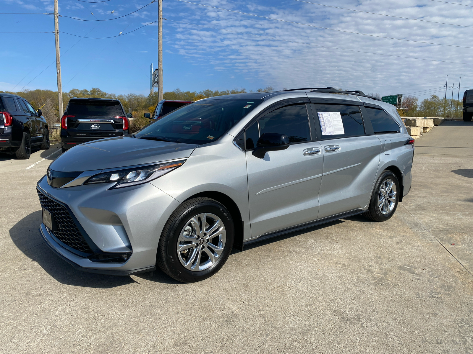 2023 Toyota Sienna XSE 1