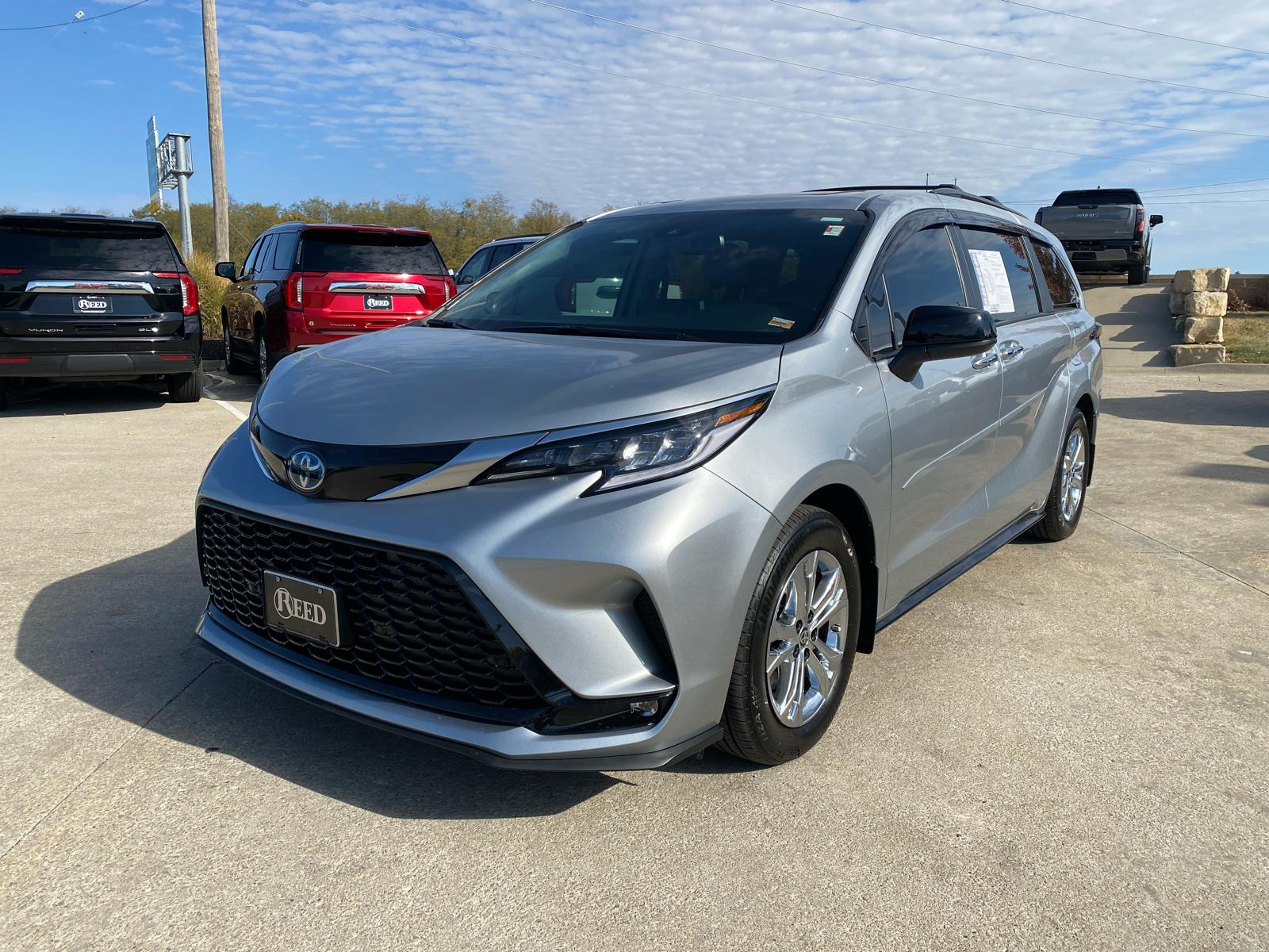 2023 Toyota Sienna XSE 2