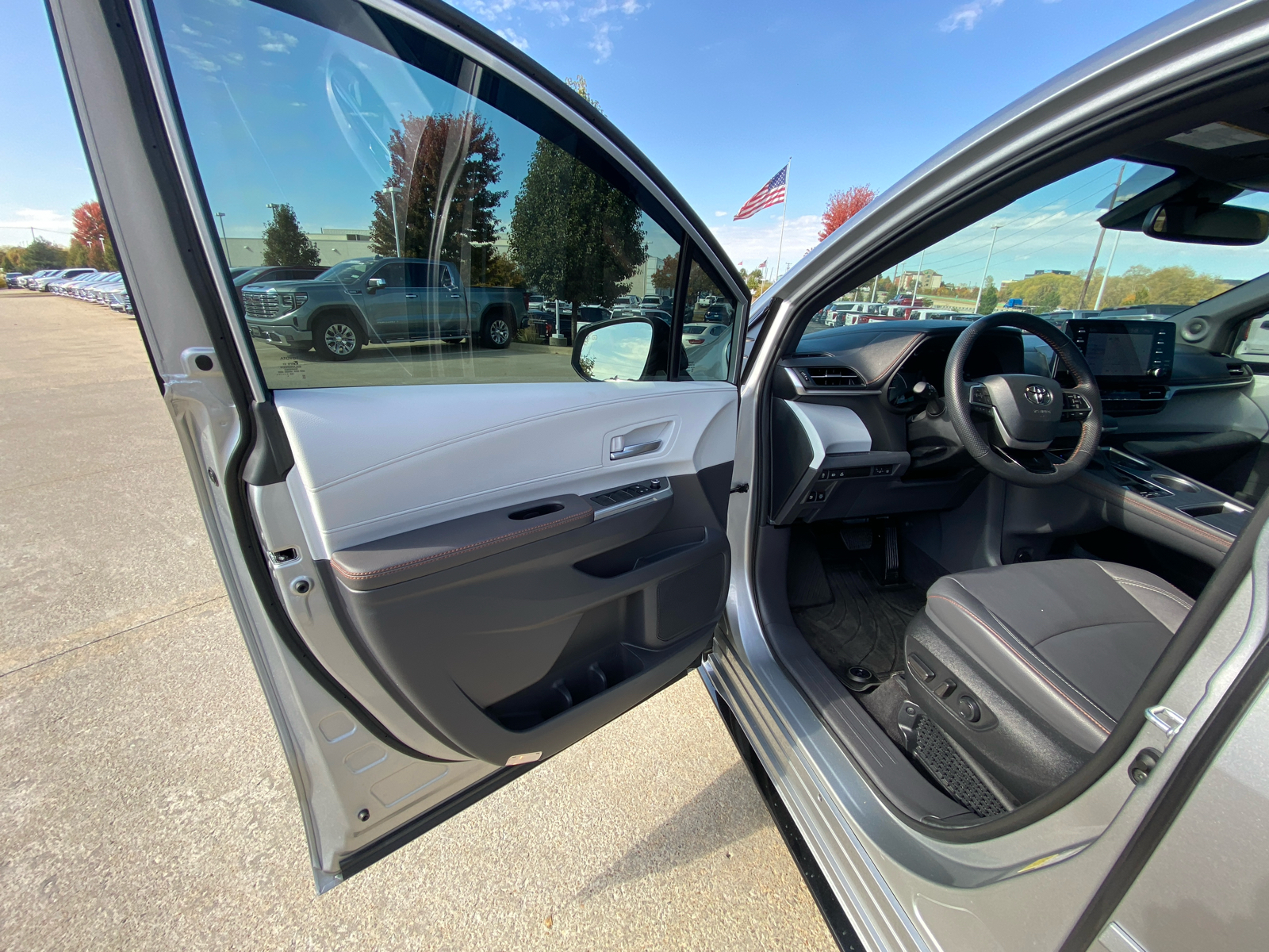 2023 Toyota Sienna XSE 10