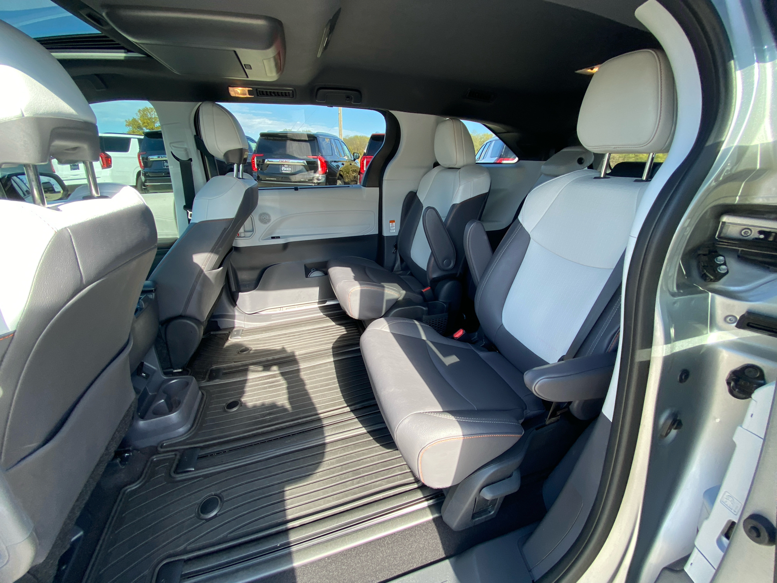 2023 Toyota Sienna XSE 29