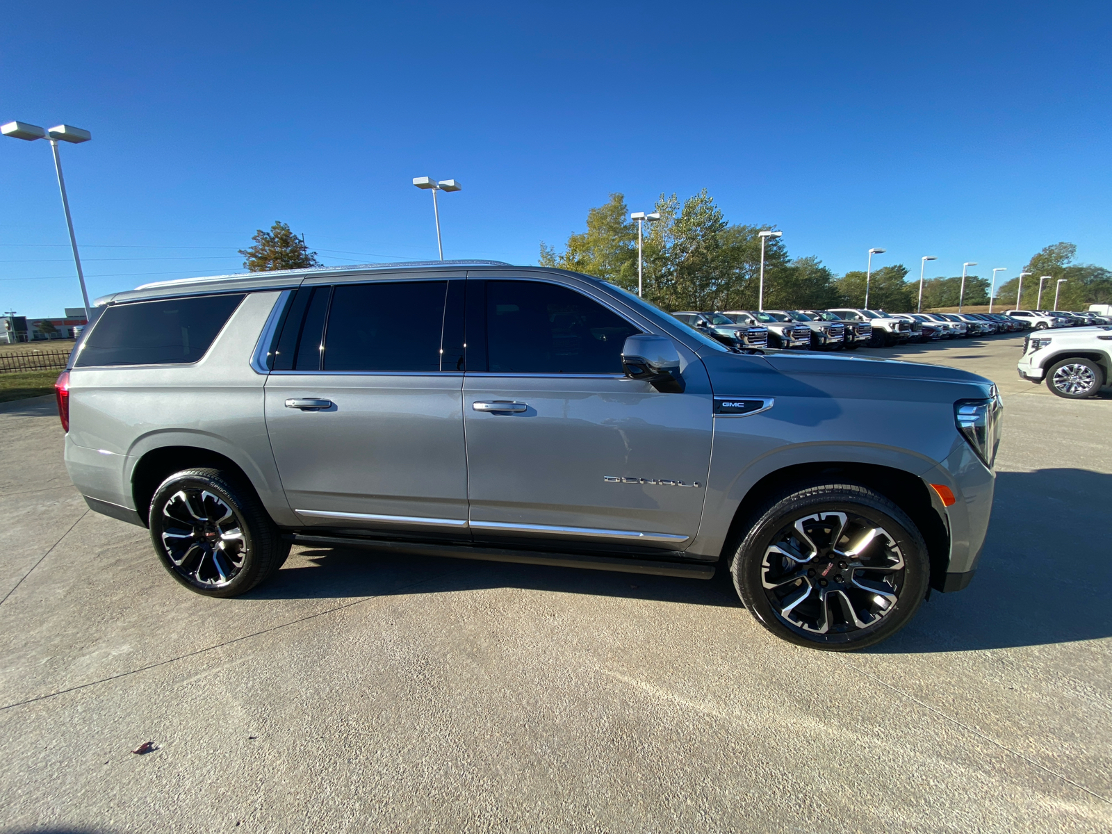 2023 GMC Yukon XL Denali 5