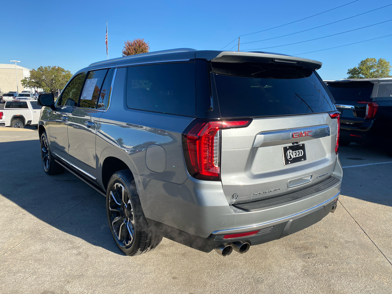 2023 GMC Yukon XL Denali 8