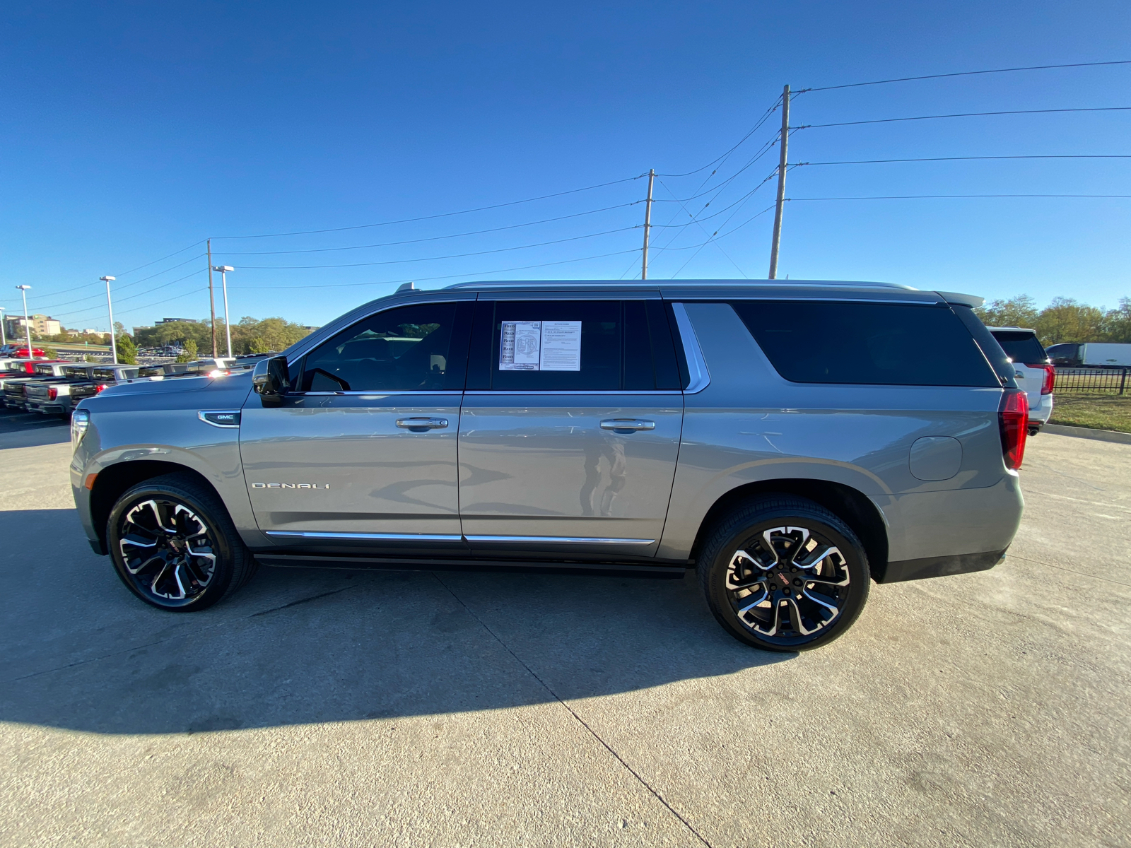 2023 GMC Yukon XL Denali 9